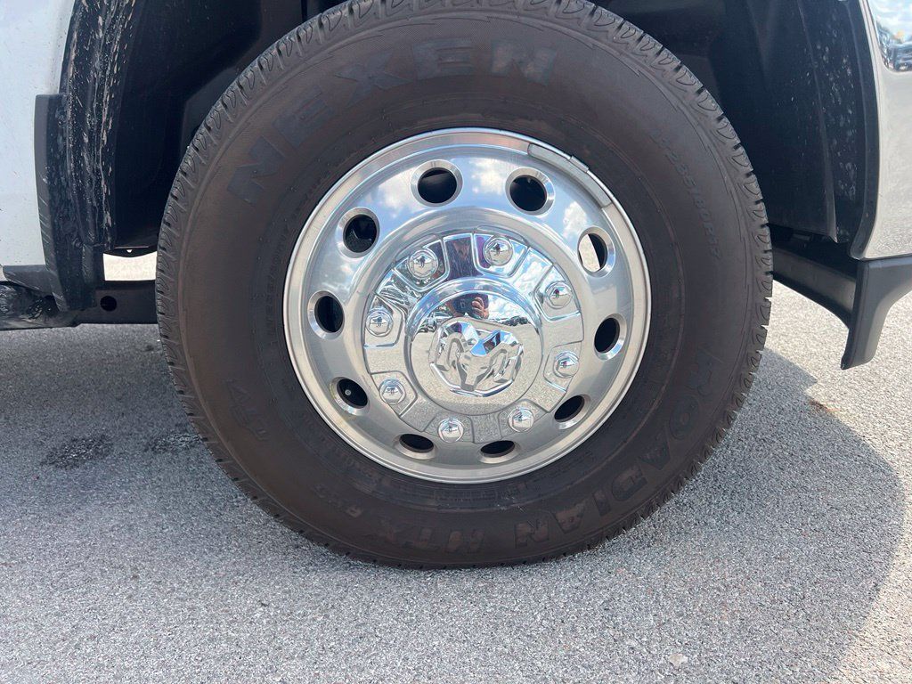 Used 2026 RAM 3500 Laramie AWD/4WD image 13