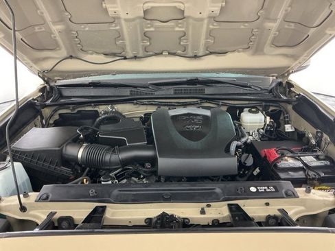 Used 2018 Toyota Tacoma TRD Off-Road image 27