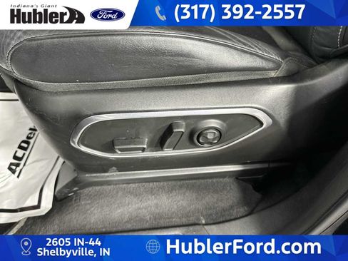 Used 2023 Jeep Wagoneer L Series II AWD/4WD image 12