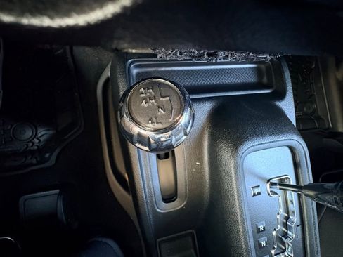 Used 2018 Jeep Wrangler Sport image 12