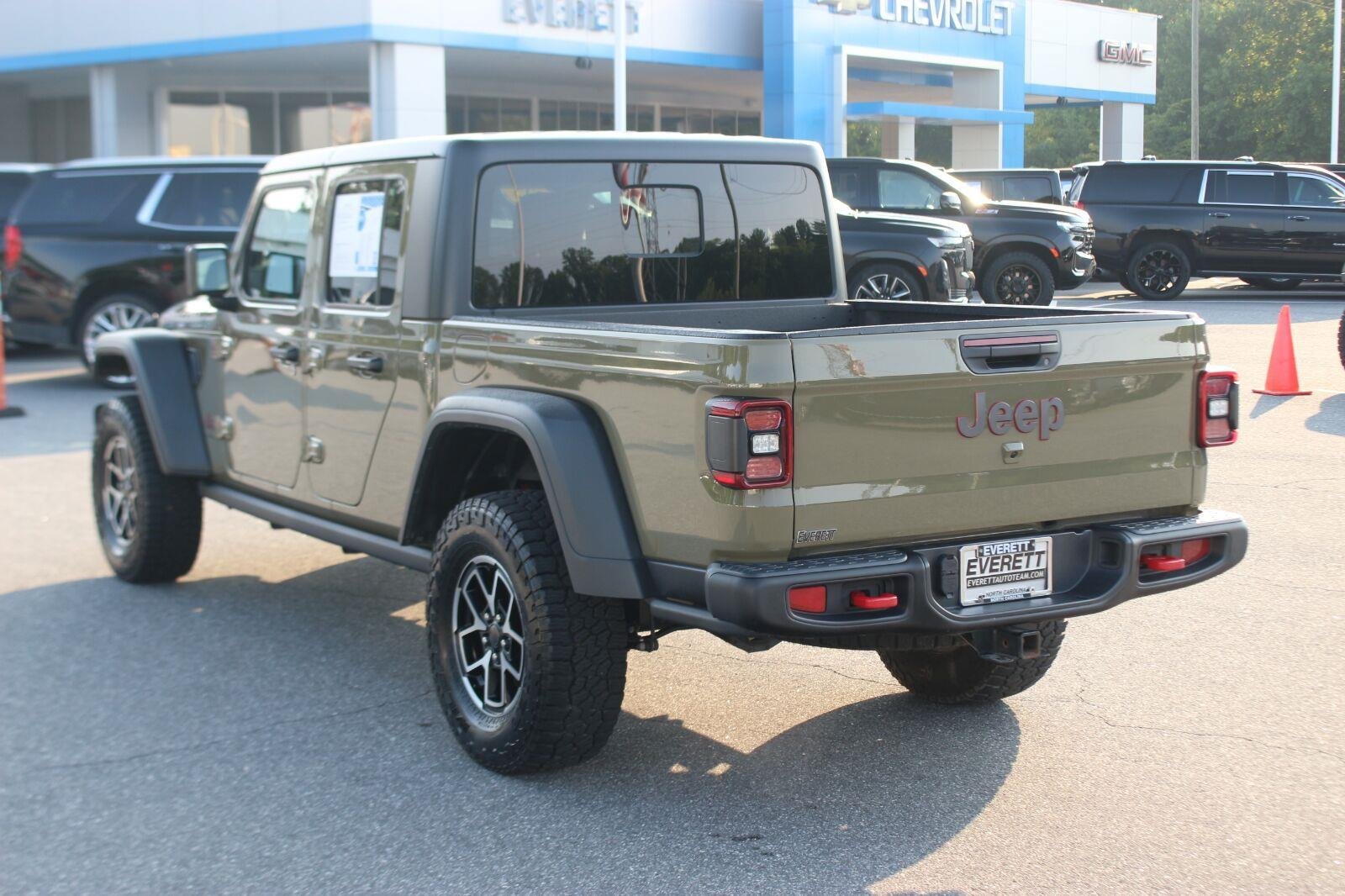 Used 2025 Jeep Gladiator Rubicon w/ Convenience Group AWD/4WD image 5