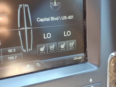 Used 2015 Lincoln Navigator 4WD image 25