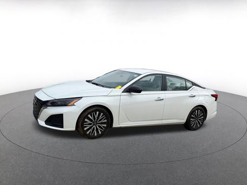 Used 2025 Nissan Altima 2.5 SV image 7