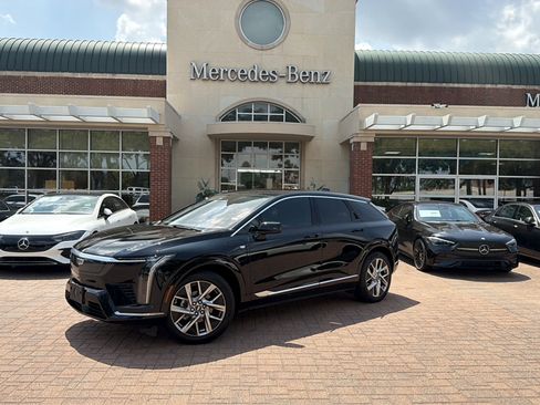 Used 2025 Cadillac Optiq Luxury 1 w/ LPO, Floor Liner Package AWD/4WD image 4