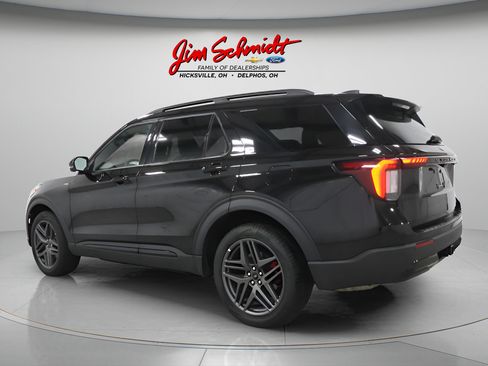 Used 2025 Ford Explorer ST-Line w/ ST-Line Street Pack AWD/4WD image 4
