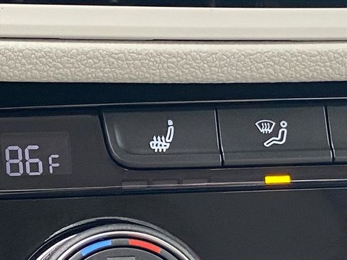 Certified 2024 Volkswagen Jetta SE image 18