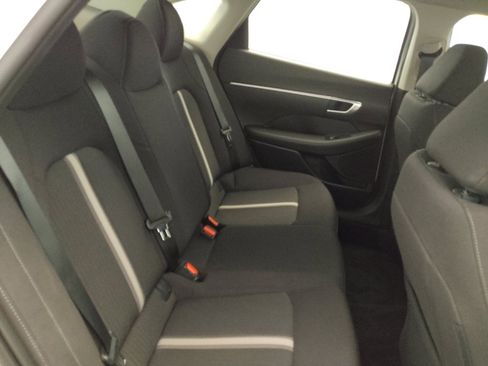 Used 2023 Hyundai Sonata SE w/ Preferred Accessory Package FWD image 19