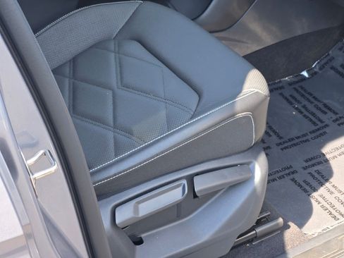 Used 2024 Volkswagen Atlas SE FWD image 8
