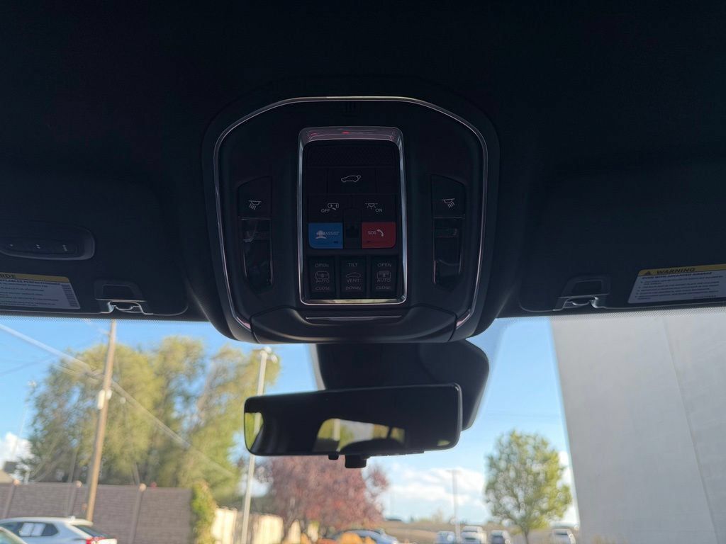 Used 2026 Jeep Grand Cherokee Limited AWD/4WD image 23