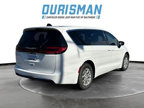 New 2026 Chrysler Pacifica Select FWD image 6