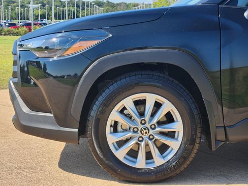 Used 2026 Toyota Corolla Cross LE w/ Moonroof Package FWD image 13