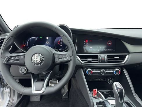 New 2026 Alfa Romeo Giulia w/ Driving Assist Package RWD image 17