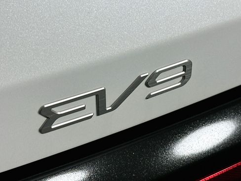 Used 2024 Kia EV9 Land AWD/4WD image 27