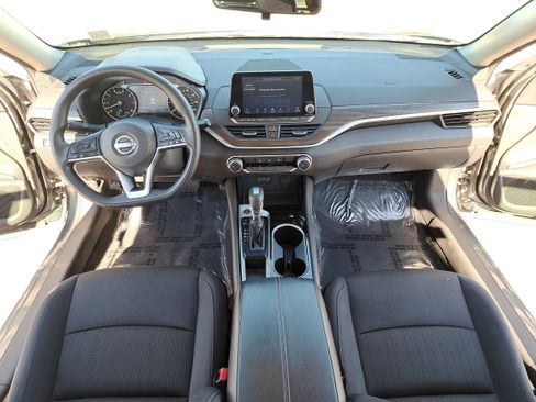 Used 2024 Nissan Altima 2.5 SV image 9