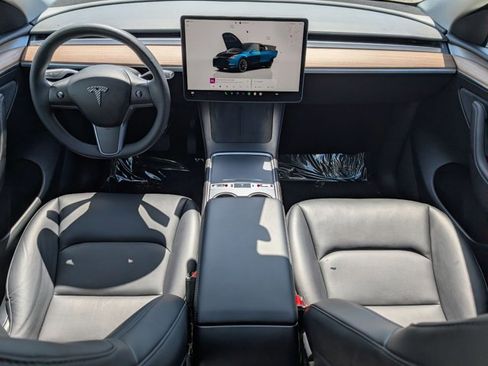 Used 2023 Tesla Model Y Long Range AWD/4WD image 17