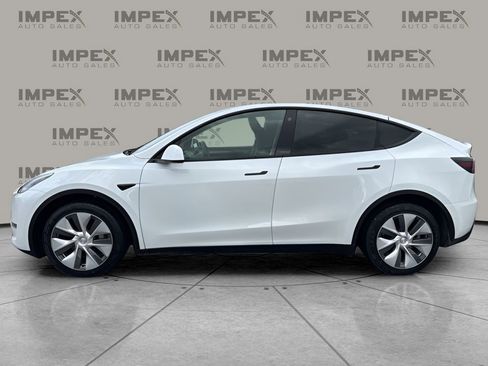 Used 2022 Tesla Model Y Long Range image 2