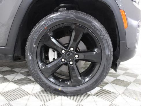 Used 2023 Jeep Grand Cherokee Altitude AWD/4WD image 45