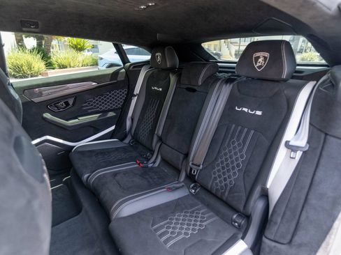 Used 2024 Lamborghini Urus Performante AWD/4WD image 6