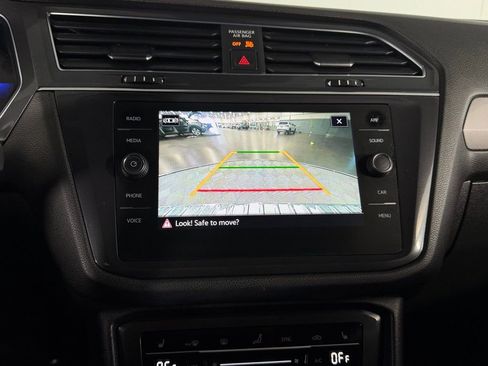 Used 2022 Volkswagen Tiguan SE AWD/4WD image 18