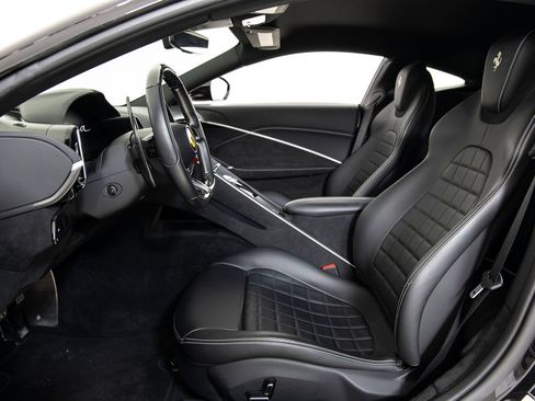 Certified 2022 Ferrari Roma RWD image 5
