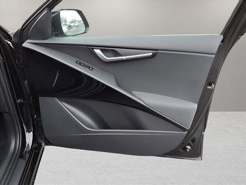 Used 2024 Kia Niro EX Touring image 19