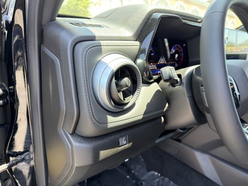 Used 2026 Chevrolet Colorado LT RWD image 27