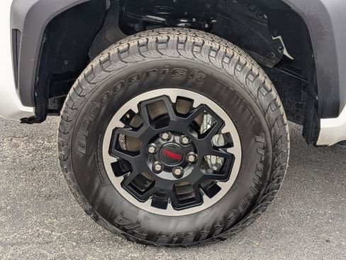 Used 2025 Toyota Tacoma TRD Off-Road image 28