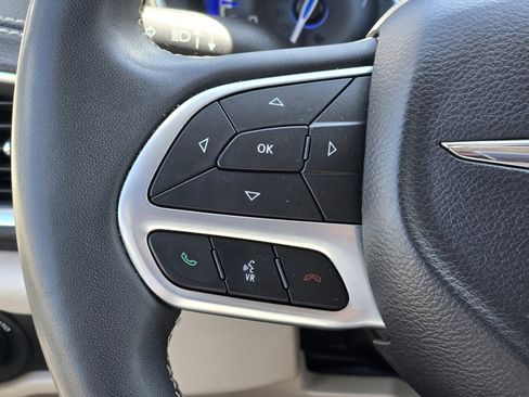 Used 2022 Chrysler Pacifica Limited image 19