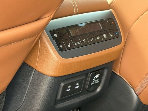 New 2026 Nissan Pathfinder Platinum AWD/4WD image 12
