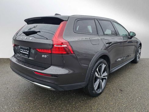Certified 2025 Volvo V60 B5 Cross Country Plus AWD/4WD image 4
