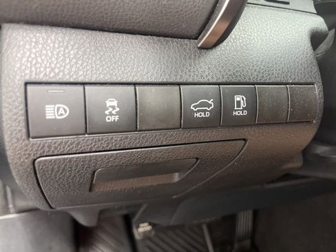 Used 2019 Toyota Camry SE FWD image 25
