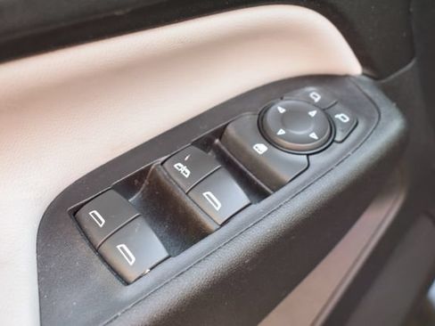 Used 2019 Chevrolet Equinox LS AWD/4WD image 18