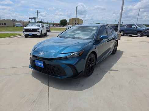 Used 2025 Toyota Camry SE w/ Convenience Package AWD/4WD image 3