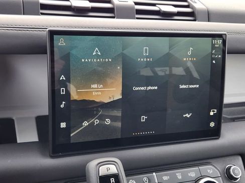 Used 2025 Land Rover Defender 110 S image 18