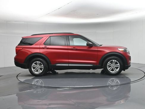Certified 2023 Ford Explorer XLT RWD image 28