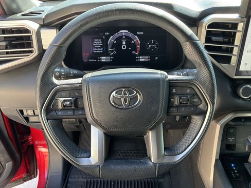 Used 2025 Toyota Tundra Limited AWD/4WD image 18