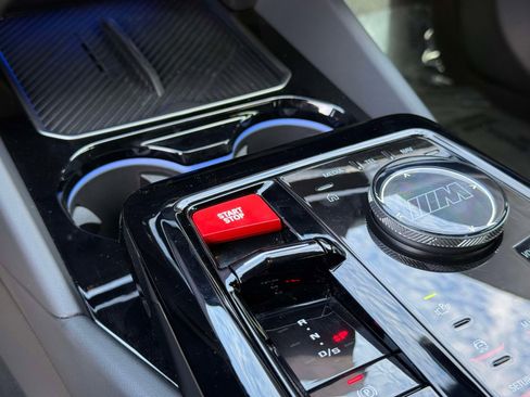 Used 2025 BMW M5 w/ Carbon Package image 46