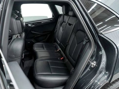 Used 2024 Porsche Macan w/ Premium Plus Package image 28