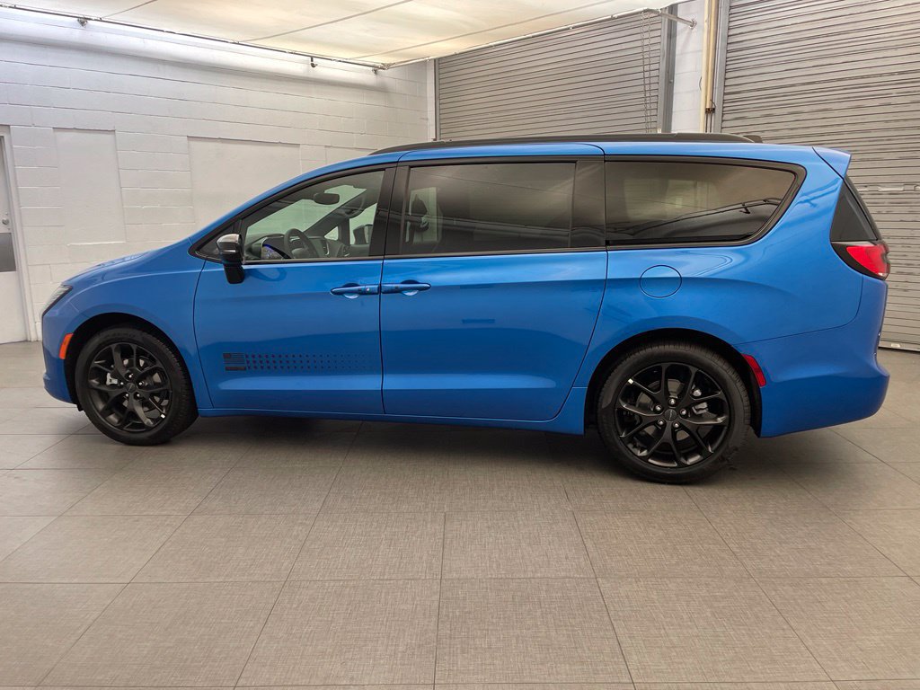 New 2027 Chrysler Pacifica Select FWD image 8