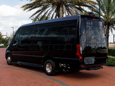 Used 2022 Mercedes-Benz Sprinter 3500 image 3