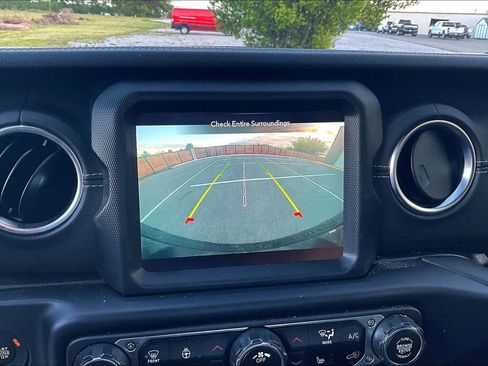 Used 2021 Jeep Wrangler Unlimited Sahara w/ Cold Weather Group AWD/4WD image 15