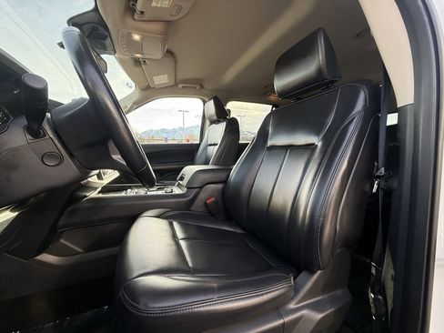 Used 2024 Ford Expedition Max XLT image 10