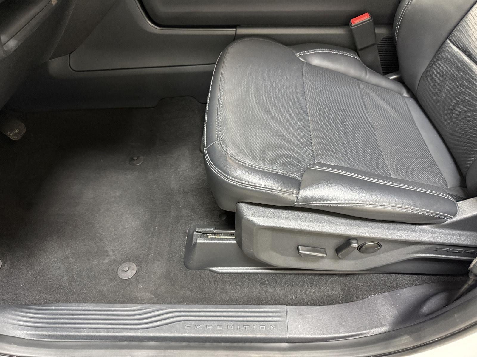 Used 2025 Ford Expedition Max Platinum AWD/4WD image 2