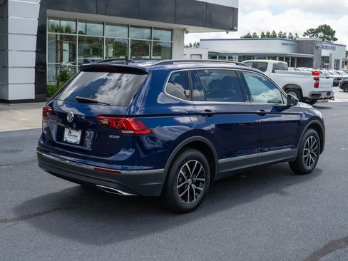Used 2021 Volkswagen Tiguan SE w/ Panoramic Sunroof Package image 3