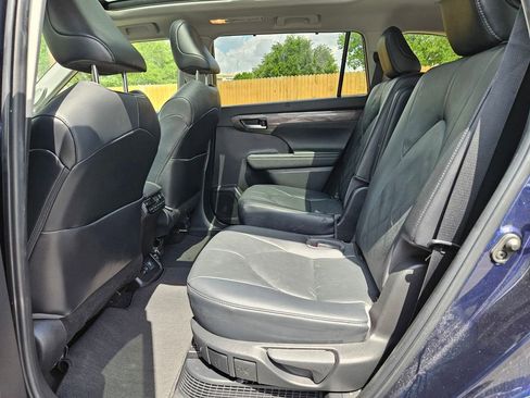 Used 2023 Toyota Highlander Platinum AWD/4WD image 11