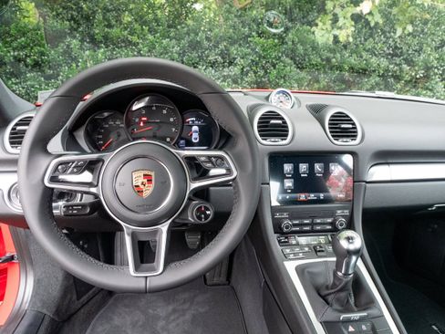 Used 2025 Porsche 718 Cayman image 17