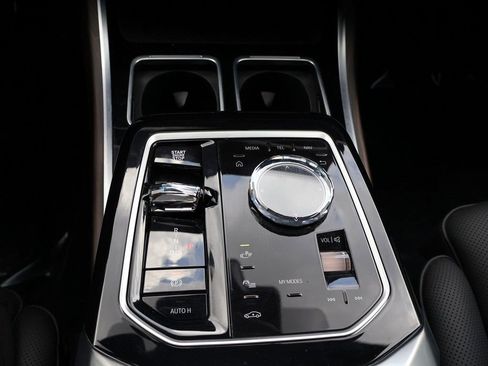 Used 2025 BMW 740i w/ Premium Package RWD image 61