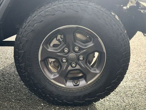 Used 2020 Jeep Gladiator Overland image 9