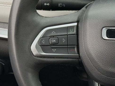 Used 2025 Jeep Compass Limited image 13