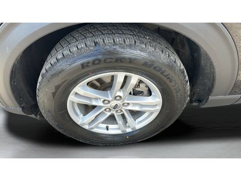 Used 2024 Ford Explorer XLT w/ Equipment Group 202A AWD/4WD image 22
